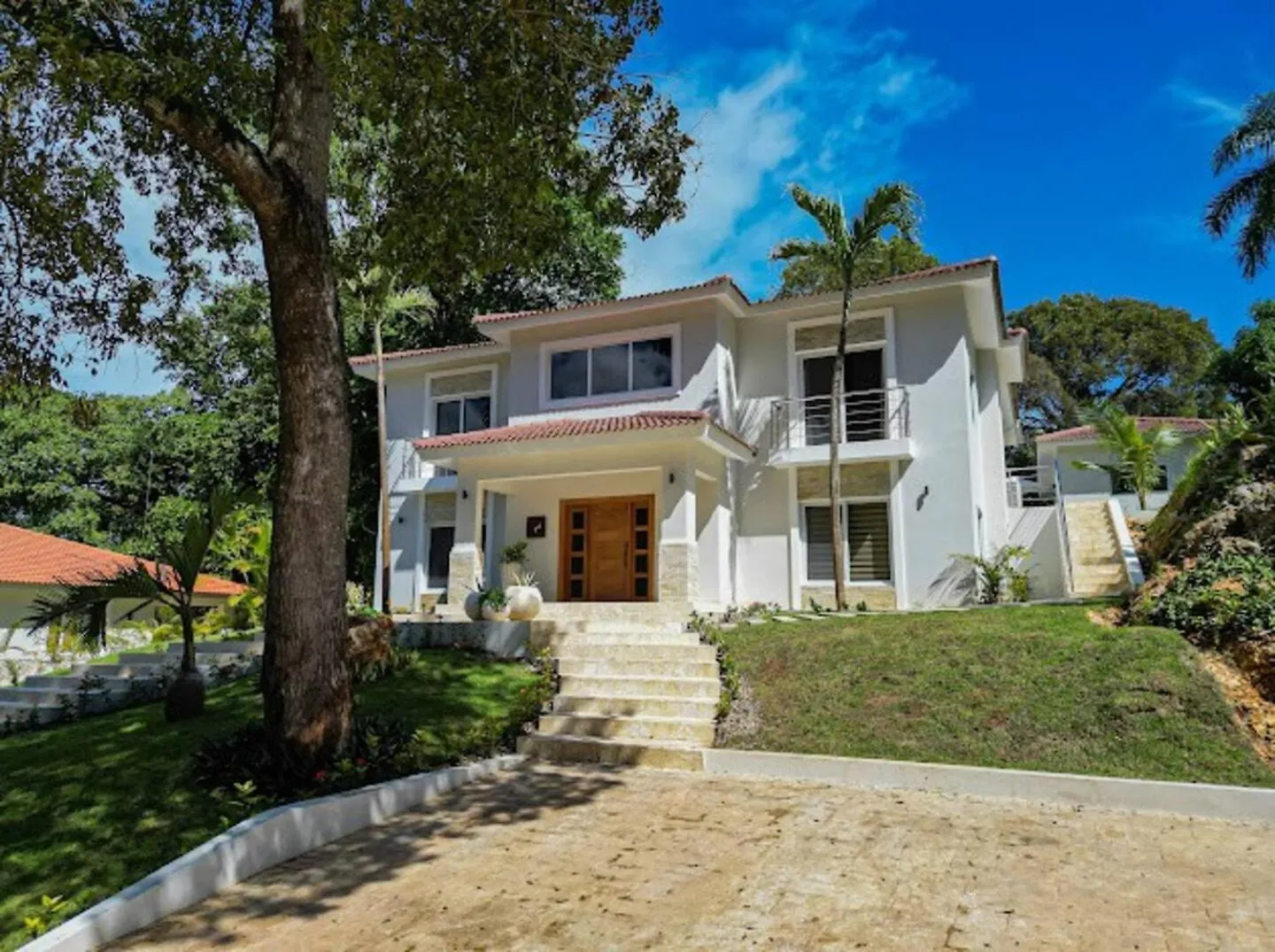 Modern 6 Bedroom Villa With Hot Tub Sosúa